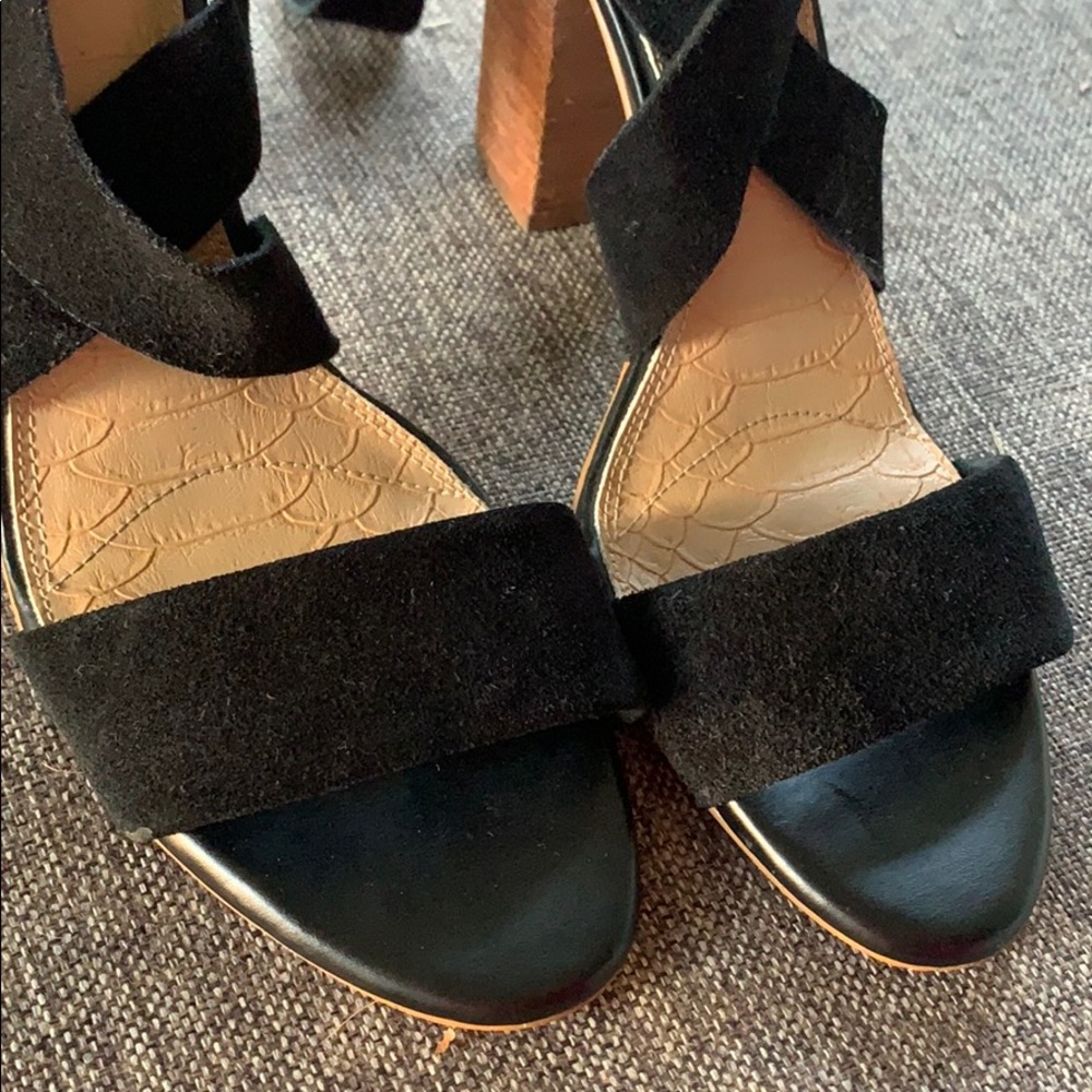 Suede strap sandals - Picture 5 of 10